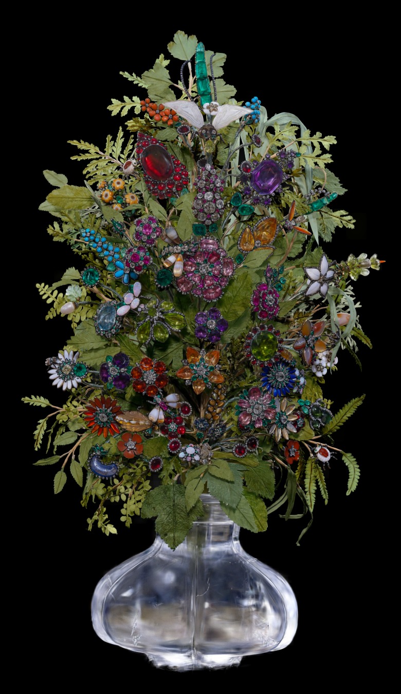 Final recolored gaussian splatting model with restored leaf tones